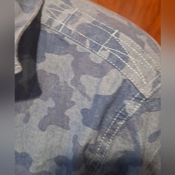 ROCK & REPUBLIC long sleeve button-down shirt. Size M - Picture 6 of 9